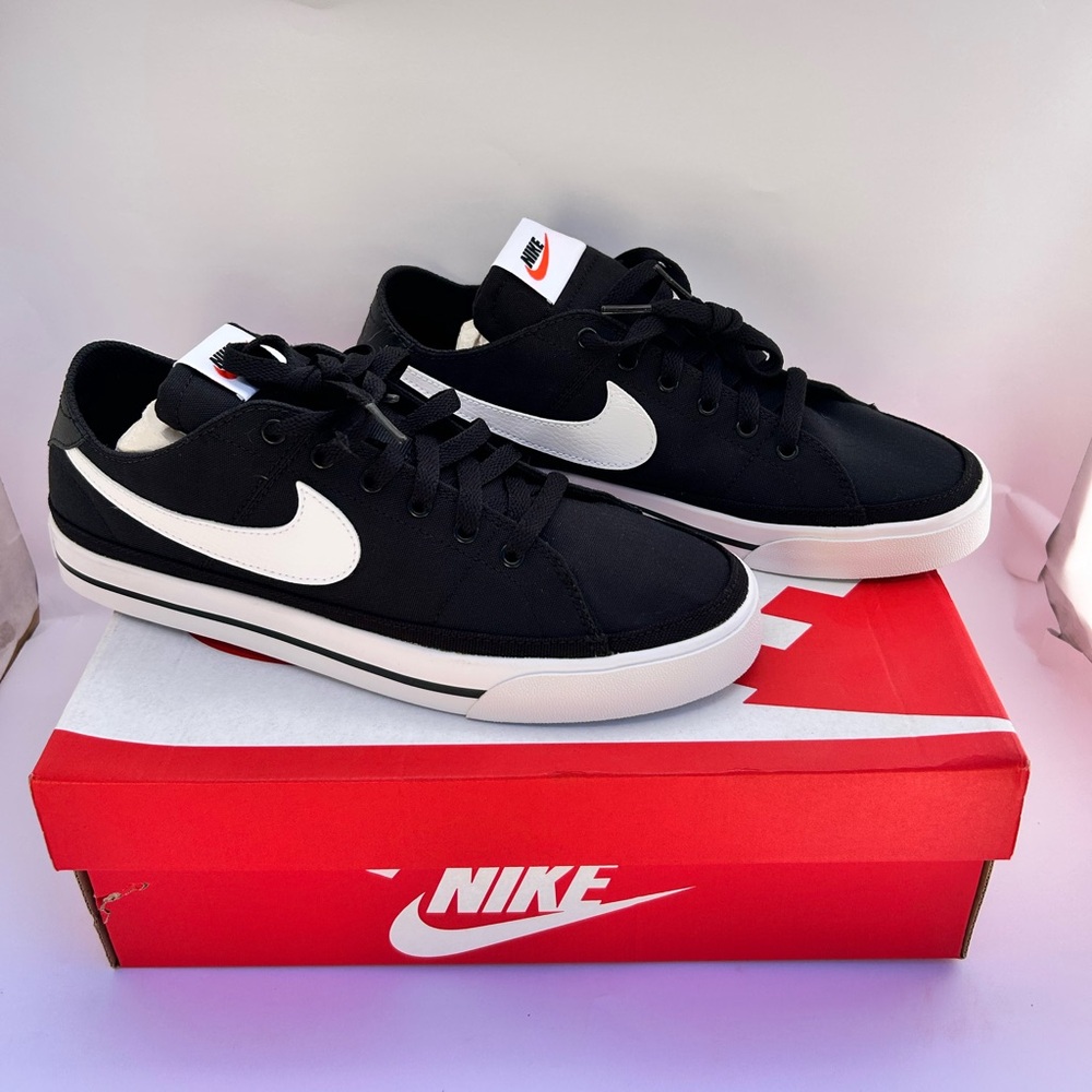 Nike Black White Low Top Sneakers Women’s 11 w/ Box